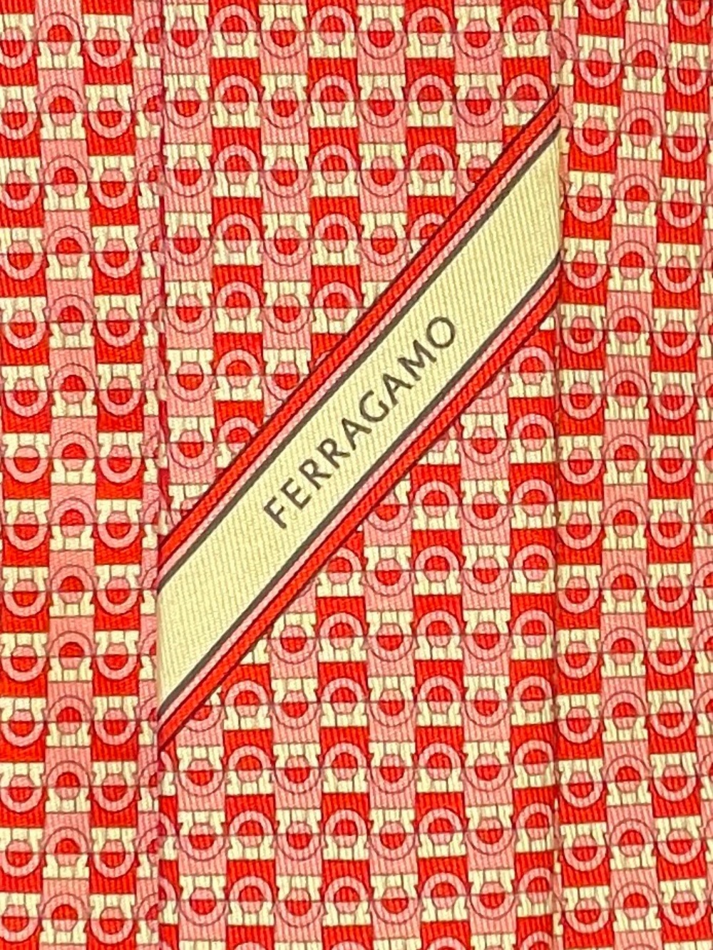 Salvatore Ferragamo 100% Silk Men’s Tie Red and Pink Gancini Logo Pattern